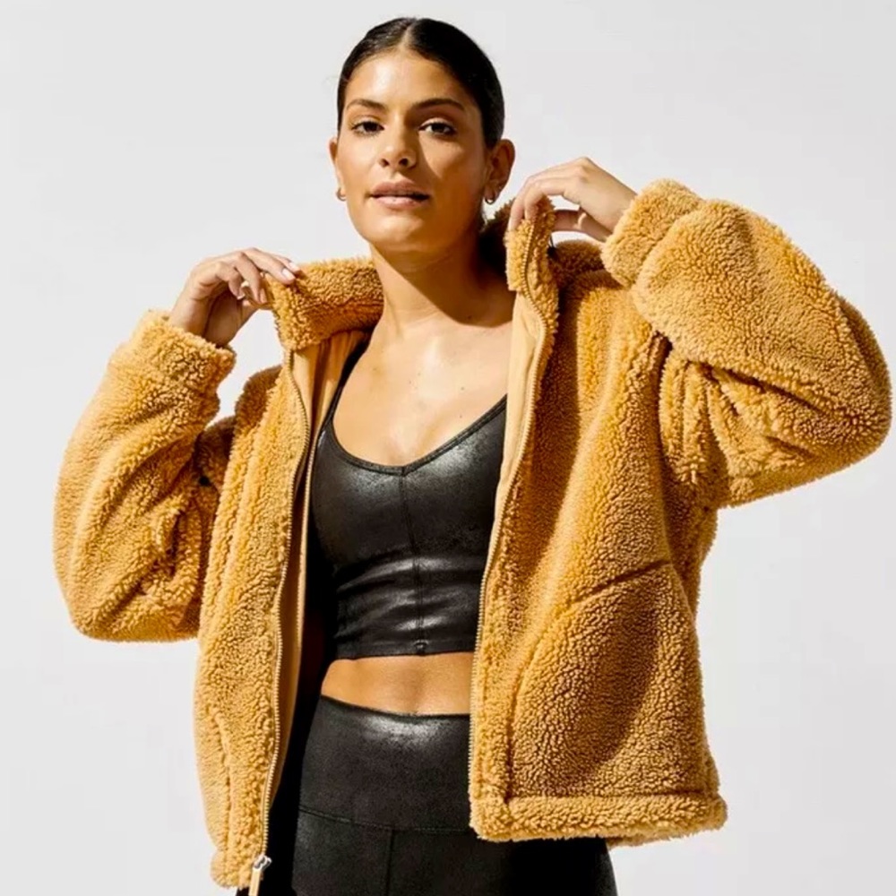 New,cozy soft Carbon38 teddy zip up jacket in size small, Camel